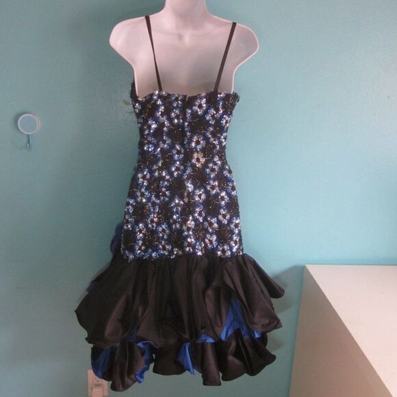 Alyce Designs Vintage Gown 8 - Picture 2 of 13